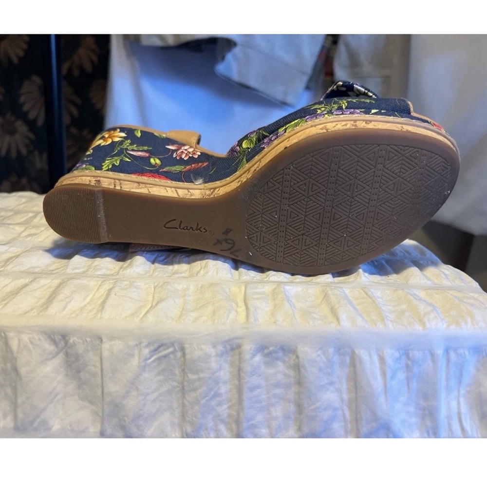 Clark’s cushioned Floral Navy Wedge Sandals 8M - Picture 3 of 12